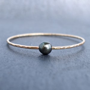 Oval Tahitian Pearl Bangle, Teardrop Tahitian Pearl Bangle, 14/12/10 Gauge Bangle Bracelet, Textured Gold Stacking Bracelet, Made in Hawaii