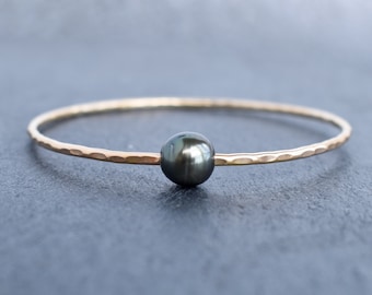 Oval Tahitian Pearl Bangle, Teardrop Tahitian Pearl Bangle, 14/12/10 Gauge Bangle Bracelet, Textured Gold Stacking Bracelet, Made in Hawaii