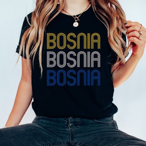 Groovy Retro Bosnia T-Shirt, Bosanska Majica, Bosanski Nogomet Fan Gear Gift, Bosnian Soccer Fudbal Clothes Bosna i Hercegovina Women&#39;s Tee