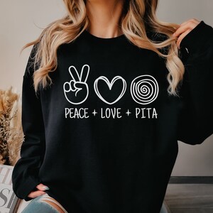 Peace Love Pita Sweatshirt Gift, Smijesna Bosna Dzemper, Funny Croatia Jacket, Hrvatski Rodjendan Poklon, Serbian Bosnian American Clothes