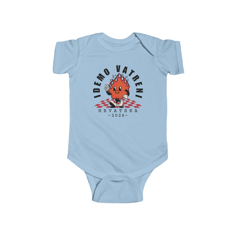 Idemo Vatreni Cartoon Fire Body para bebé, camiseta de fútbol de Croacia 2026, Hrvatska Nogomet Beba Majica Light Blue