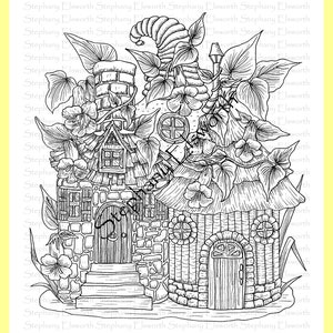 Puede incluir: Una ilustración de arte lineal en blanco y negro de una cabaña con chimenea de piedra y techo de paja, cubierta de enredaderas y flores grandes. El dibujo presenta dos puertas arqueadas, varias ventanas y una marca de agua repetida.