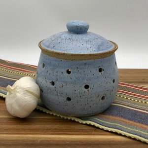 Wheel Thrown, Pottery, Garlic Holder, Lidded Garlic Keeper, Garlic Storage, Handmade, Stoneware, Housewarming gift, Farm kitchen