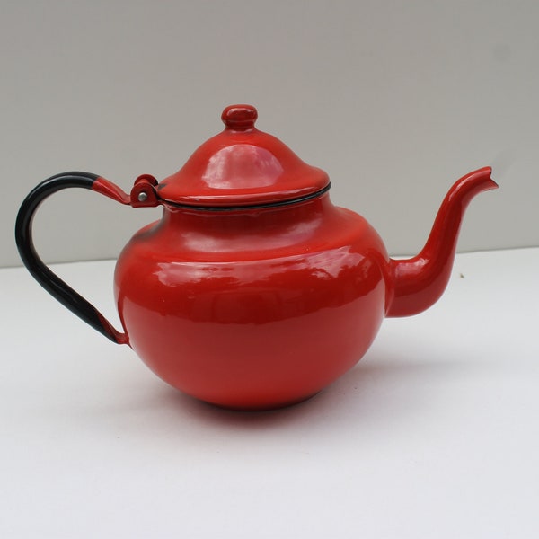 Enamel Tea Kettle Vintage Red Kitchen/ Retro Home Decor  / Mid Century Modern / Farmhouse Decor Metal teapot