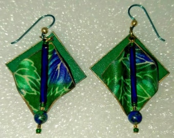Vintage gelaagde groene en blauwe handgemaakte stoffen oorbellen