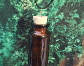 Handgemaakte geüpcycled bruin gekleurde glazen fles Witchy Pagan ketting, 3 maten beschikbaar