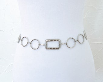 90s Silver Toned Metal Rectangle and Circle Chain Link Belt | Medium/Large