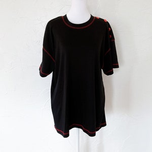 90s Two Toned Black and Red T-Shirt with Red Stitching and Buttons Extra Large/1X image 1