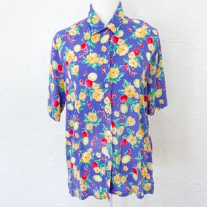 80er Jahre Blaue Viskose-Baumwoll-Bluse mit Blumen- und Obstmuster | Groß