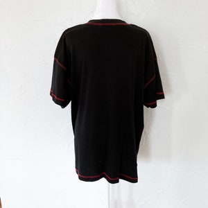 90s Two Toned Black and Red T-Shirt with Red Stitching and Buttons Extra Large/1X image 2