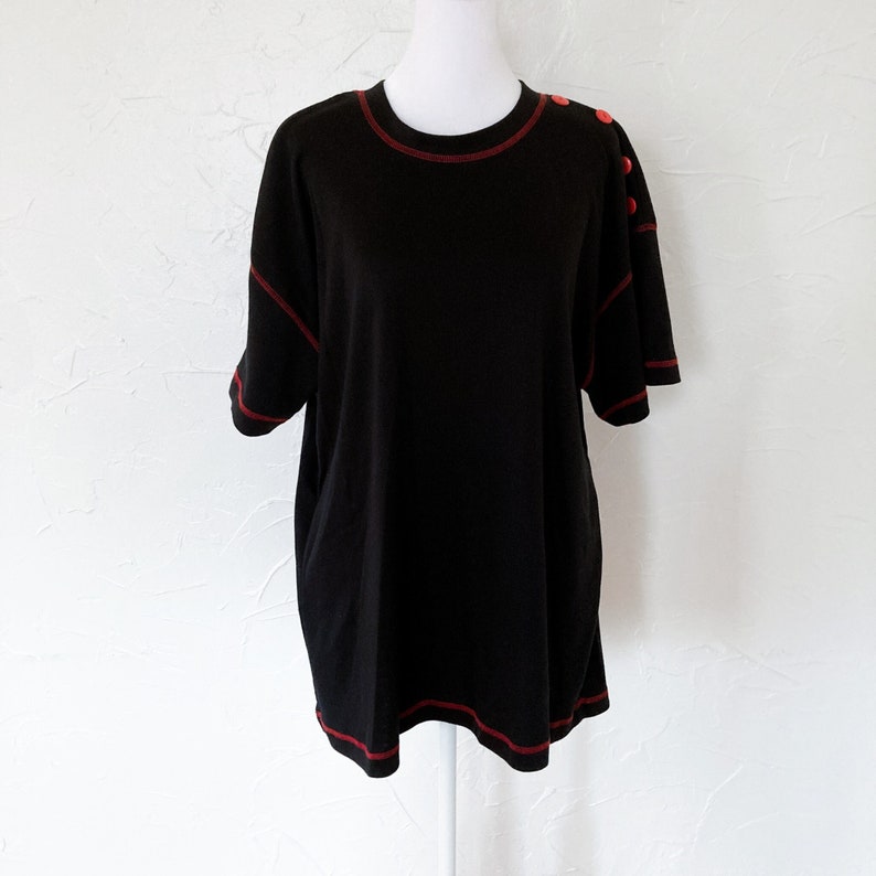 90s Two Toned Black and Red T-Shirt with Red Stitching and Buttons Extra Large/1X image 1