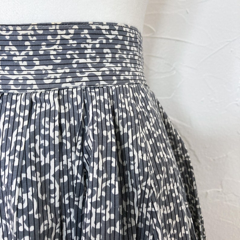 50s Gray Cream Black Filigree and Striped High Waist Cotton Skirt Extra Small/25 Waist image 6