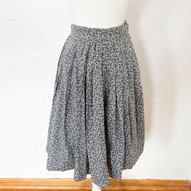 50s Gray Cream Black Filigree and Striped High Waist Cotton Skirt Extra Small/25 Waist image 2