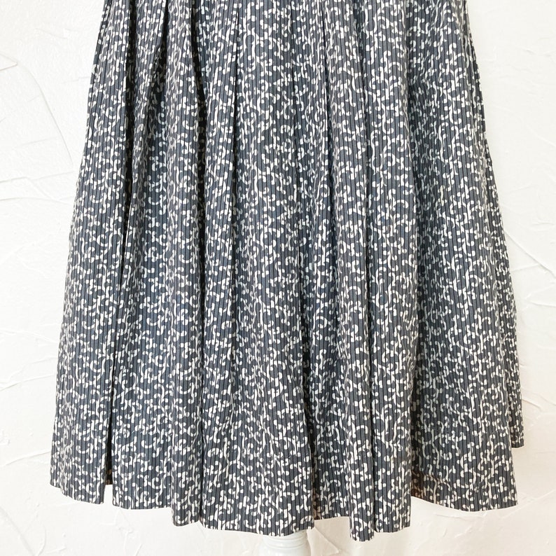50s Gray Cream Black Filigree and Striped High Waist Cotton Skirt Extra Small/25 Waist image 4