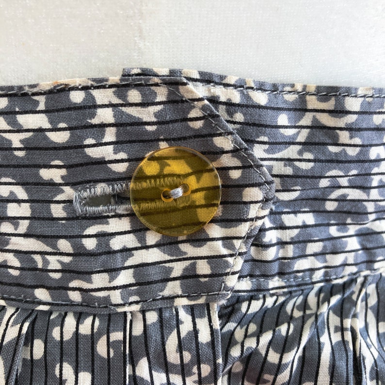 50s Gray Cream Black Filigree and Striped High Waist Cotton Skirt Extra Small/25 Waist image 9