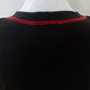 90s Two Toned Black and Red T-Shirt with Red Stitching and Buttons Extra Large/1X image 9
