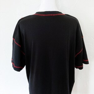 90s Two Toned Black and Red T-Shirt with Red Stitching and Buttons Extra Large/1X image 8