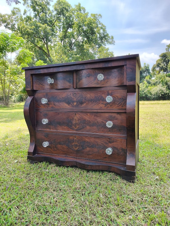NEW! Elegant Serpentine Front Chest of Drawers - Vintage Mahogany or Walnut Dresser with Glass Knobs - Ample Storage & Customizable Finish!