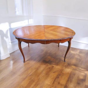 Antique French Provincial Dining table with 2 leaves