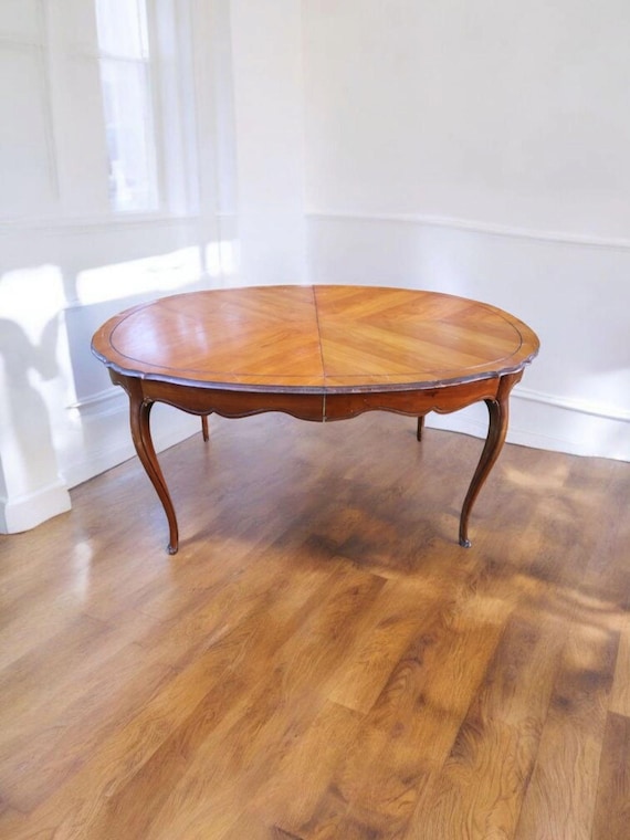 Antique French Provincial Dining table with 2 leaves