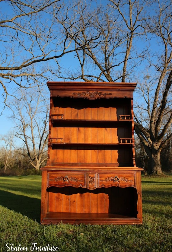 Solid Wood Two-Piece Thomasville China Cabinet - Customizable Storage Solution for Your Home