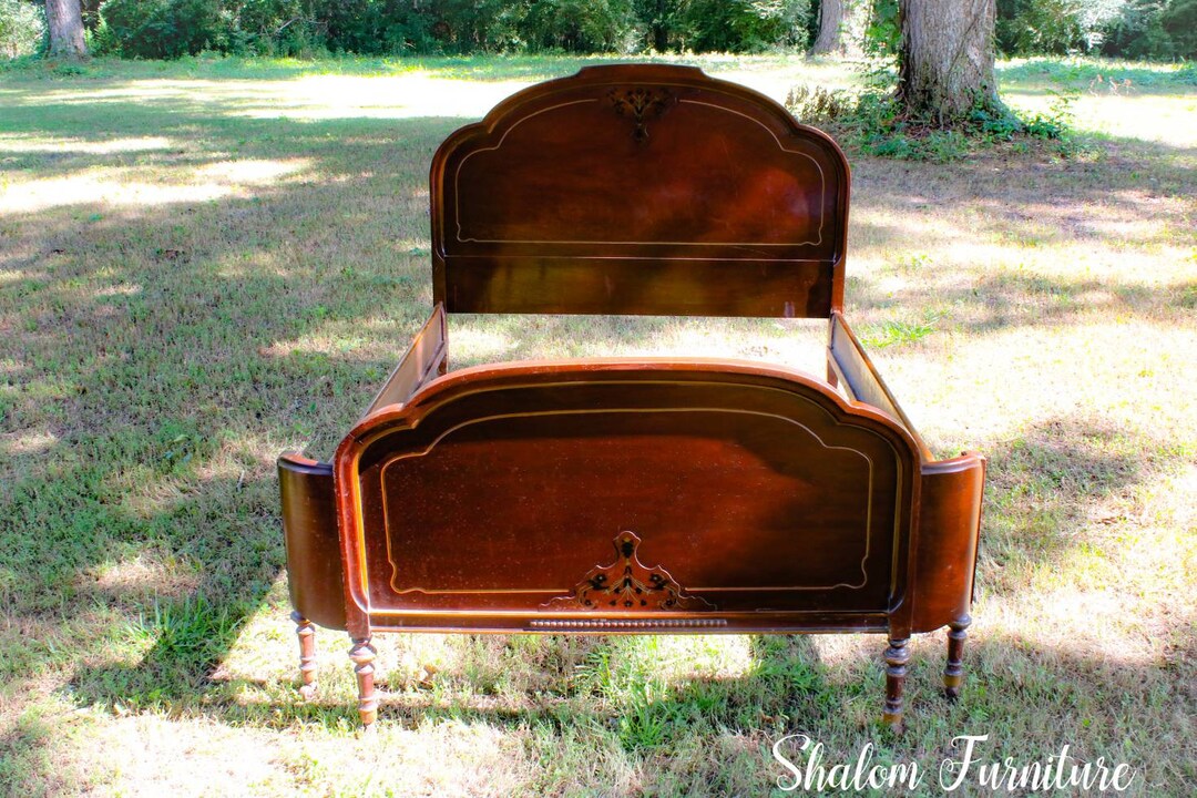 Rare Jacobean Era Full Wraparound Bed With Customizable Finish / Unique