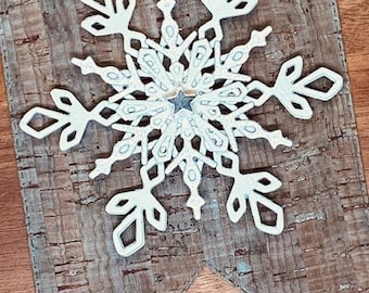 Troqueles de corte de metal con forma de copo de nieve (3 tamaños) para proyectos de manualidades de temporada.