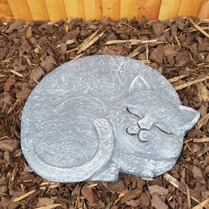 Right Facing Cat Decorative Stepping Stone