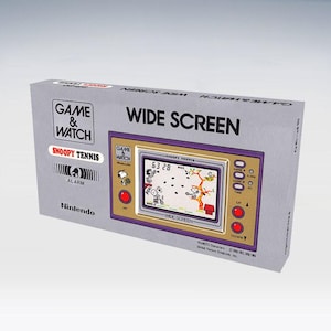 Puede incluir: Una consola portátil Nintendo Game & Watch vintage, con "Snoopy Tennis". La caja es gris con las palabras "Game & Watch" y "Wide Screen". La pantalla del juego muestra a Snoopy jugando al tenis. La consola tiene botones rojos.