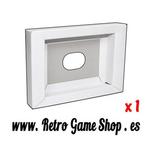 May include: White cardboard box with a cutout for a video game cartridge. The box is labeled "www.Retro Game Shop.es" and "x1".
