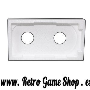 Könnte beinhalten: Weiße Styroporverpackung mit zwei runden Aussparungen zum Aufbewahren von Videospielkassetten.