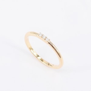 Natural Dainty Three Diamond Ring – Minimalist 18k Gold Stacking Band
