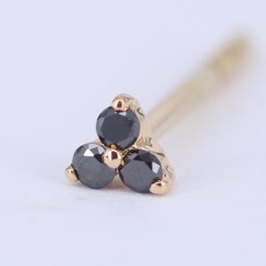 Boucles d'oreilles trio de diamants noirs - Grappe minimaliste en or massif 18 carats - Bijoux de cartilage triangulaires délicats
