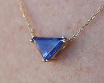 14Kゴールド ダイヤモンドパヴェ トライアングルネックレス 