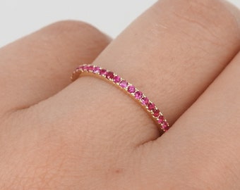 Zarter Rubin Voll Eternity Ring - Minimalistischer Rubin Ring - Schlichter echter Ehering - Natürlicher Juli Geburtsstein Ring - Rubin Stapel Goldring