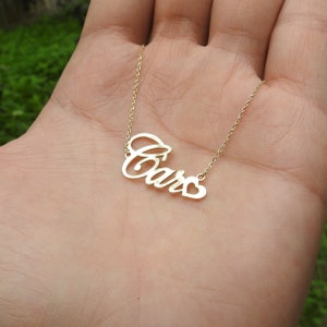 Collar con nombre personalizado en oro