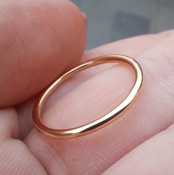 1.5 mm 18k gold wedding band deals