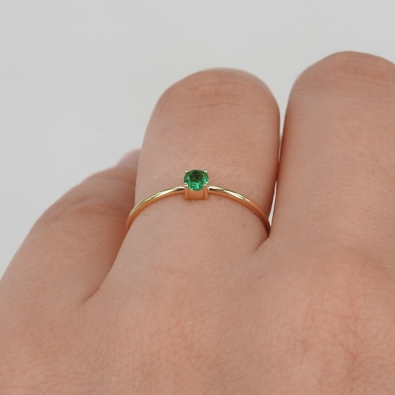 Simple emerald ring discount