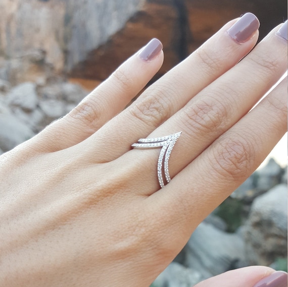 Buy Petite V-shaped Diamond Ring- Joyalukkas