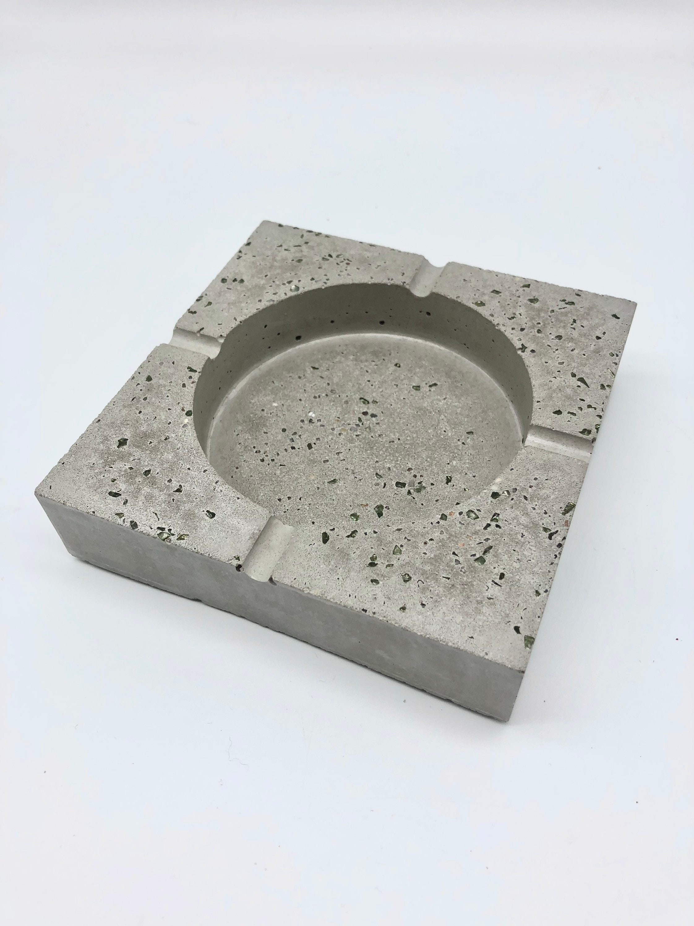 Cendrier Carré en Béton, ModèleOzlo