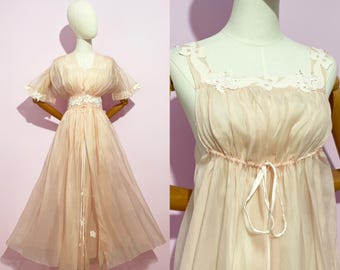True Vintage 1940er Jahre Nachthemd & Robe Set | Rosa Chiffon Blumenapplikation Peignoir Braut | Mittel