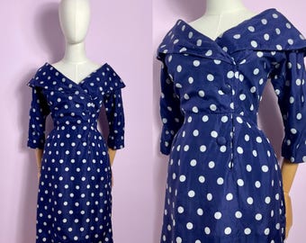 Vestido auténtico vintage de los años 50 / Azul marino, blanco, con estampado de lunares, de seda / Talla M