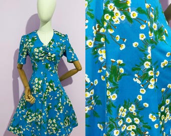 Vintage / 1970s 70s / Daisy Print Summer Dress / Mini Dress / Blue White Yellow