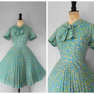 Vintage / 1950s 50s 1960s 60s / Full Skirt Flower Power Dress / Pinup Summer Dress
