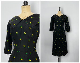 Vintage / 1950s 50s 1940s 40s / Novelty Print Wiggle Dress / Fruit Fruity Lemons / Embroidery Embroidered