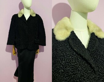 Vintage / Anni '50, '50, '60, '60 / Cappotto in frassino con collo in pelliccia, pelliccia color crema / Giacca da sera, cappotto in astrakan / Giacca corta / Pin-up