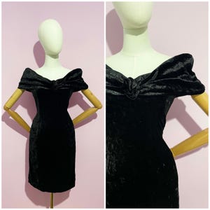 Vintage / 1980s 80s / Off-Shoulder Bardot Velvet Dress / Little Black Dress /Party Cocktail Mini Dress/ Retro Glam / Wiggle Dress / Pinup