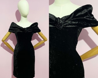 Vintage / 1980s 80s / Off-Shoulder Bardot Velvet Dress / Little Black Dress /Party Cocktail Mini Dress/ Retro Glam / Wiggle Dress / Pinup