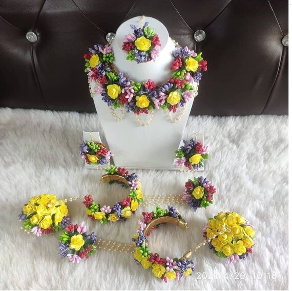 Plastic flower jewellery sale