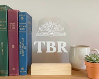 Suporte de prateleira TBR gravado a laser: BookTok Romantasy Decor